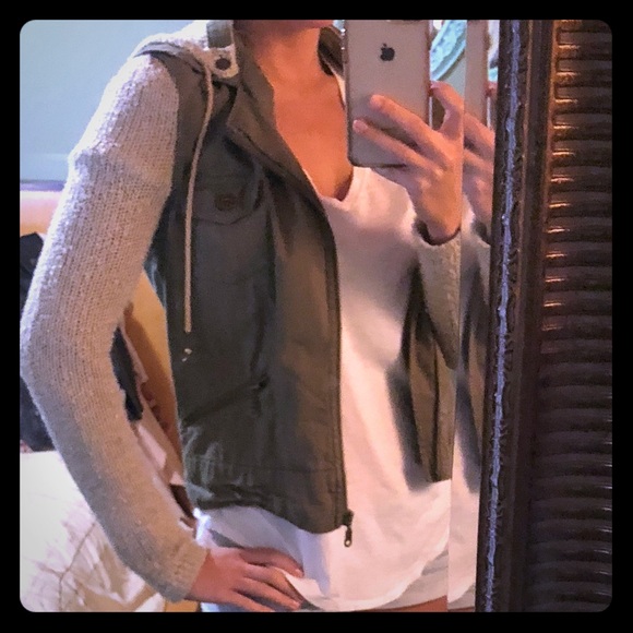 Cropped Olive Jacket - Picture 2 of 8